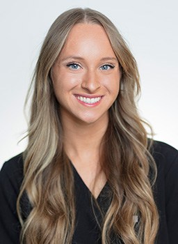 Dental hygienist Kirsten